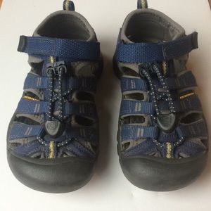 Boys Keen waterproof sandals size 11